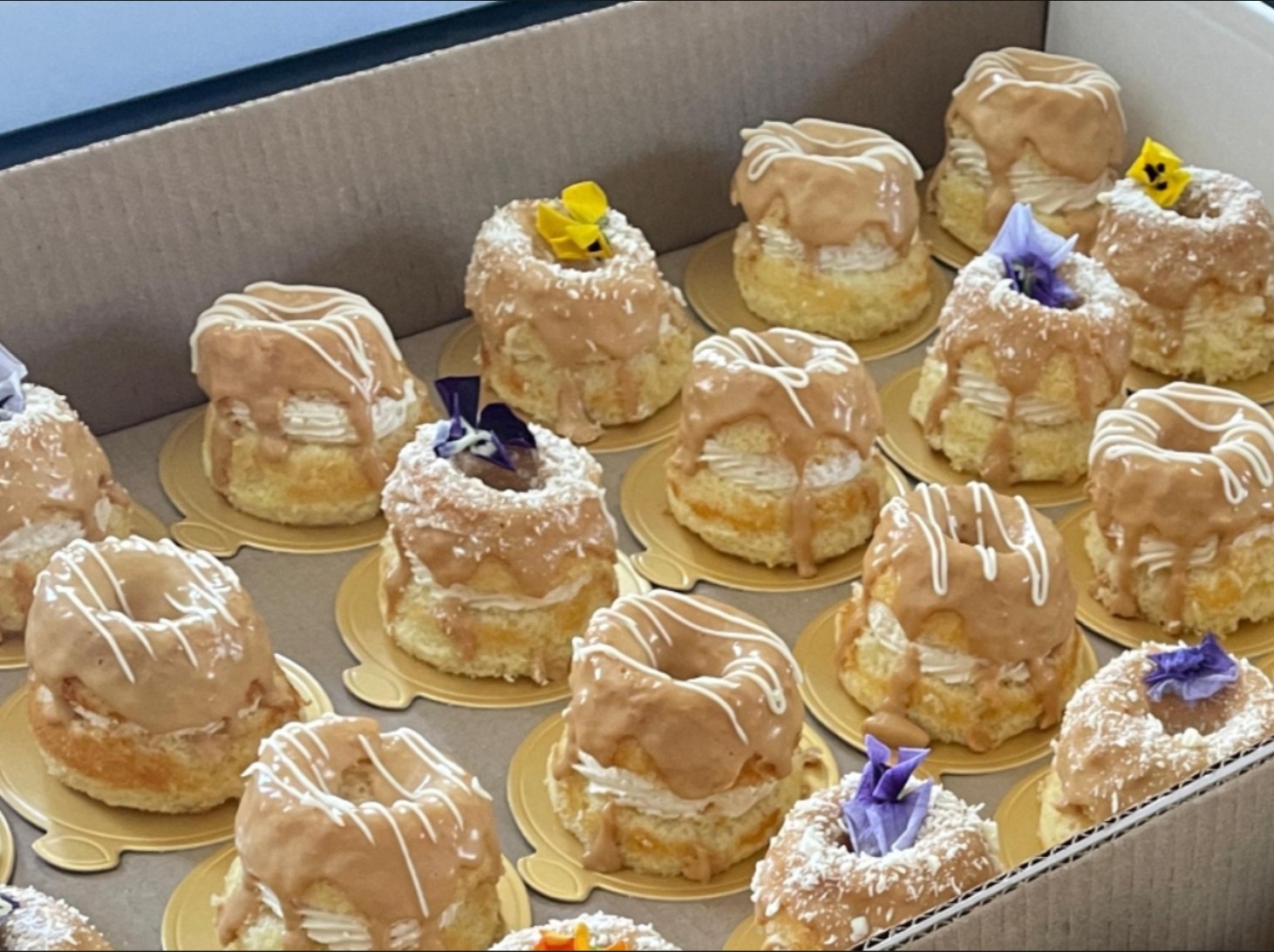 Chocolate & Vanilla Mini Cakes